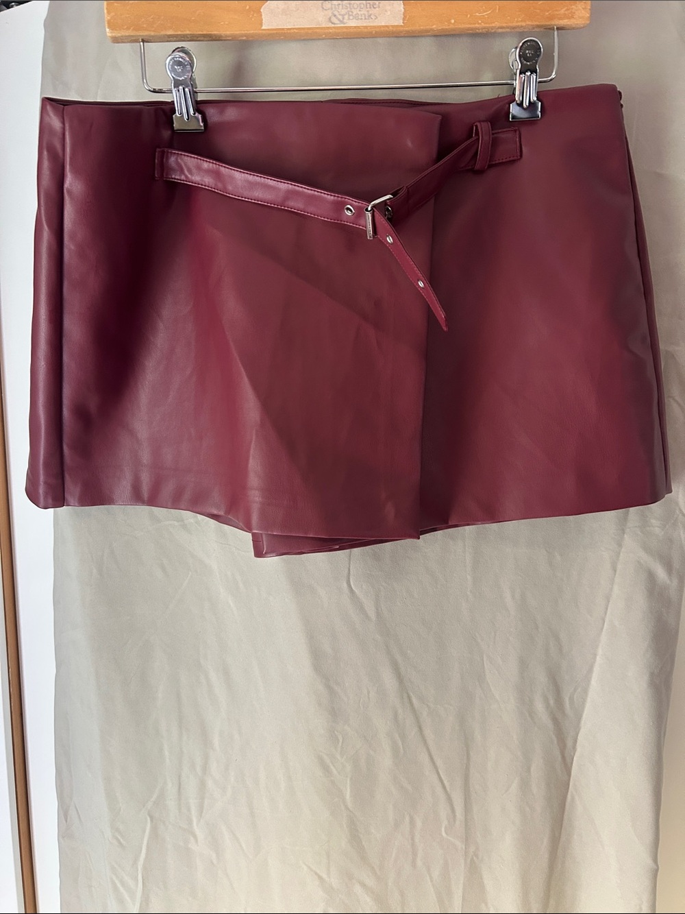 HYFVE Burgundy Faux Leather Mini Skort with Slim Belt Size Large -New